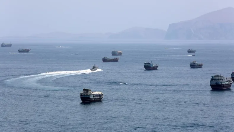 UKMTO: Umman'da bir tanker kaynağı bilinmeyen mühimmatla vuruldu