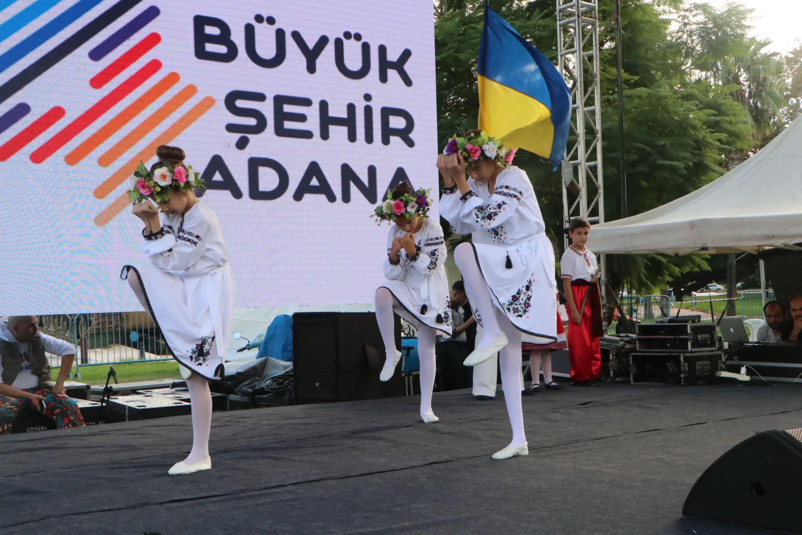 Ukraynalıların gösterileri Adana Gençlik ve Kültür Şenliği’ne renk kattı