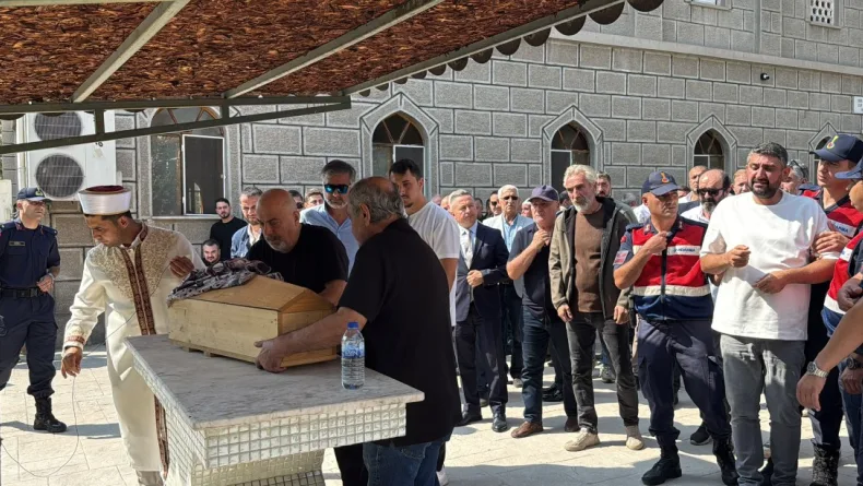 Umay bebek, aynı kazada ölen annesinin yanına defnedildi