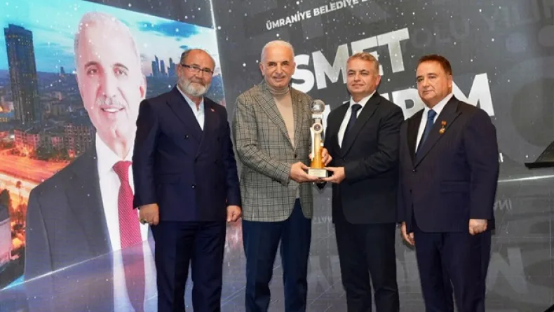 Ümraniye Belediye Başkanı İsmet Yıldırım’a ‘İstanbul’da Yılın Belediye Başkanı’ ödülü