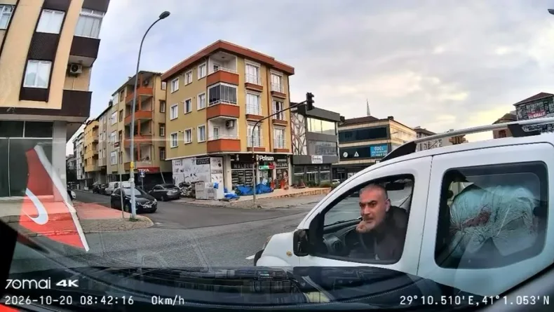 Ümraniye’de trafikte yol verme tartışması; 'Arabanı parçalarım senin'
