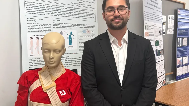 Üniversite öğrencilerden omurga sağlığı için akıllı korse