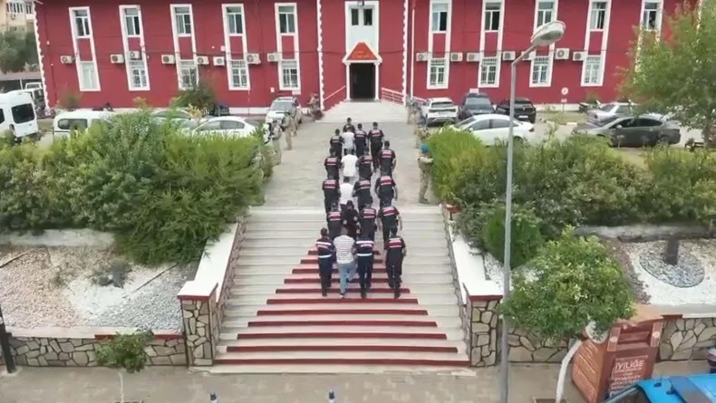 Üreticileri dolandıran şüphelilere 3 ilde operasyon; 6 gözaltı
