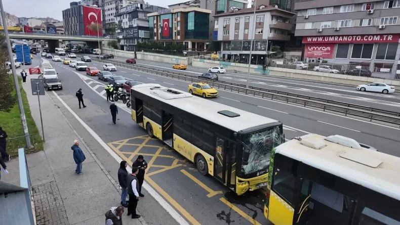 Üsküdar'da 2 İETT otobüsü çarpıştı: 4 yaralı