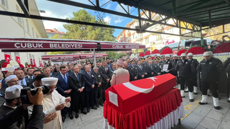 Uygulama noktasında şehit edilen polis memuru toprağa verildi (2)