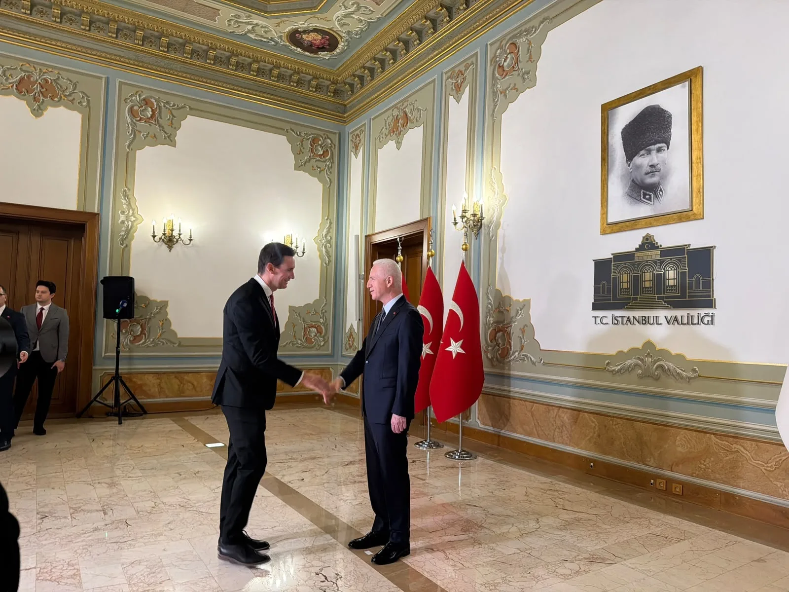 Vali Davut Gül, Cumhuriyet'in 103'üncü yılı kutlamaları kapsamında tebrikleri kabul etti