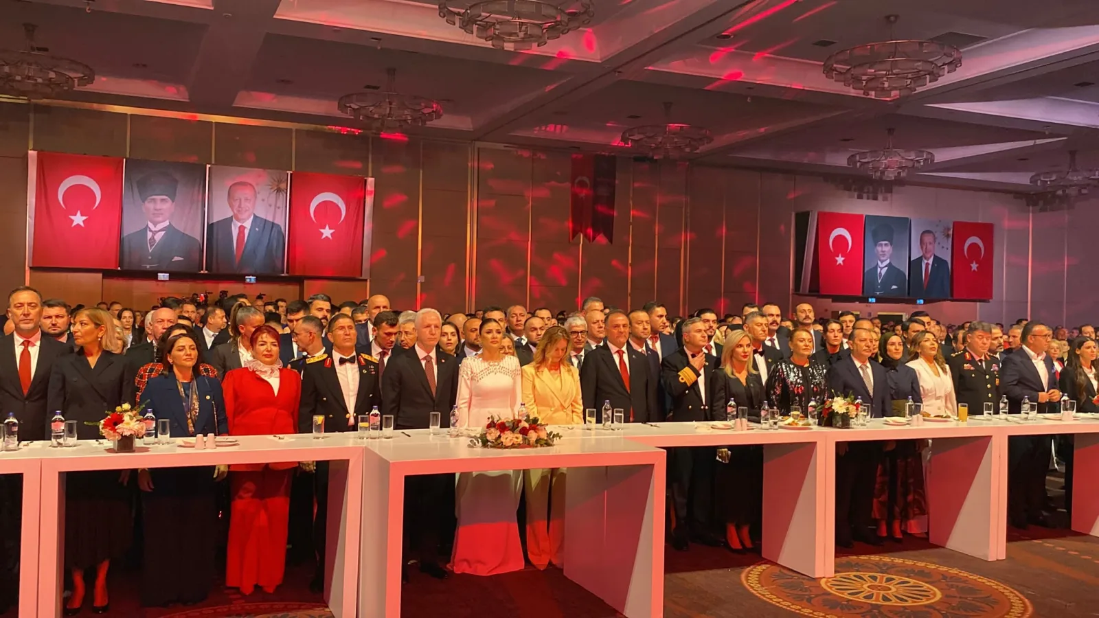 Vali Gül: Cumhuriyetimizin yeni yaşının ülkemize hayırlı olmasını diliyorum