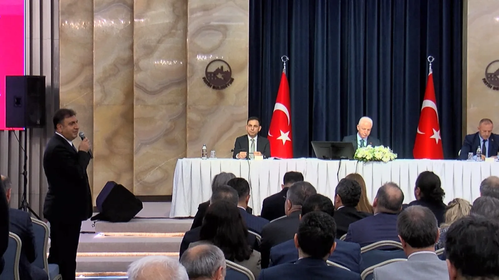 Vali Gül: Yıl sonu diye gerekli gereksiz ödeneklerin tamamını harcamak zorunda değiliz