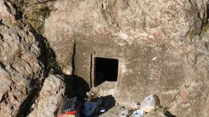 Van’da kaya mezarında kaçak kazı yapan 5 şüpheli suçüstü yakalandı