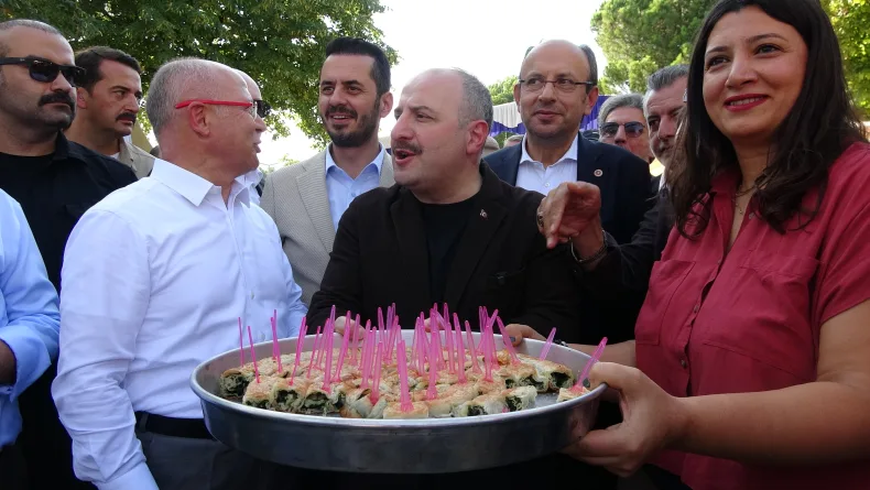Varank, Bursa Uluslararası Gastronomi Festivali’nde börek dağıttı