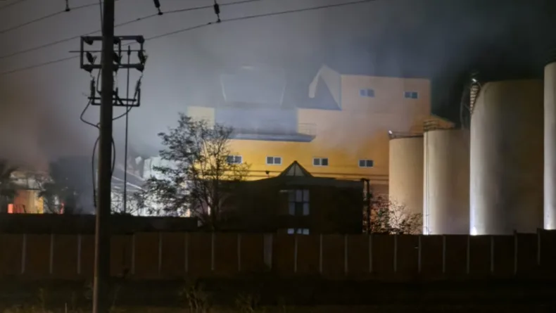 Yağ fabrikasındaki yangın 8,5 saatte kontrol altına alındı