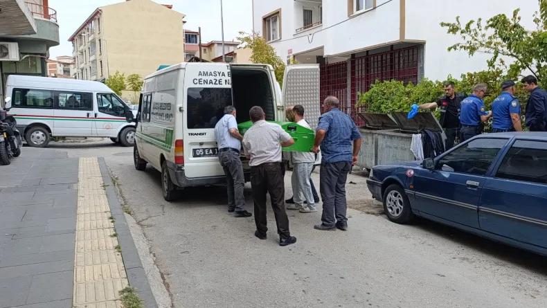 Yalnız yaşadığı evinde ölü bulundu