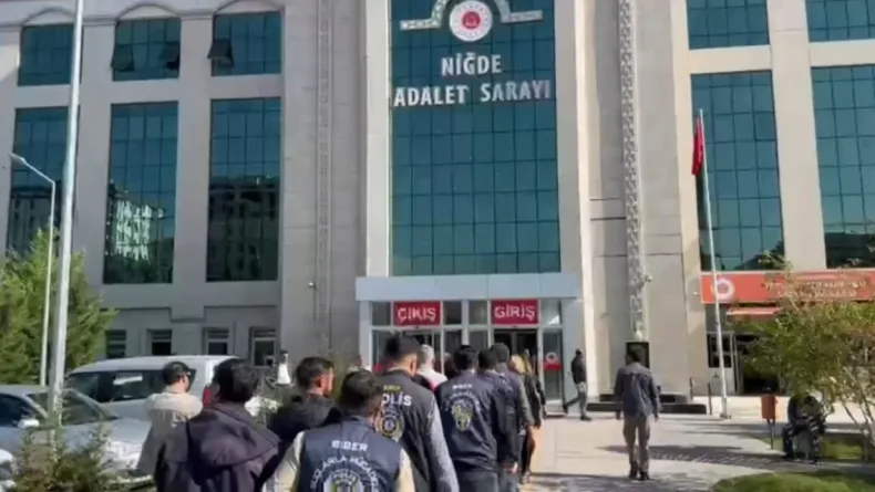 Yasa dışı bahis sitelerinde 1 milyar liralık işlem yapan 5 şüpheli tutuklandı