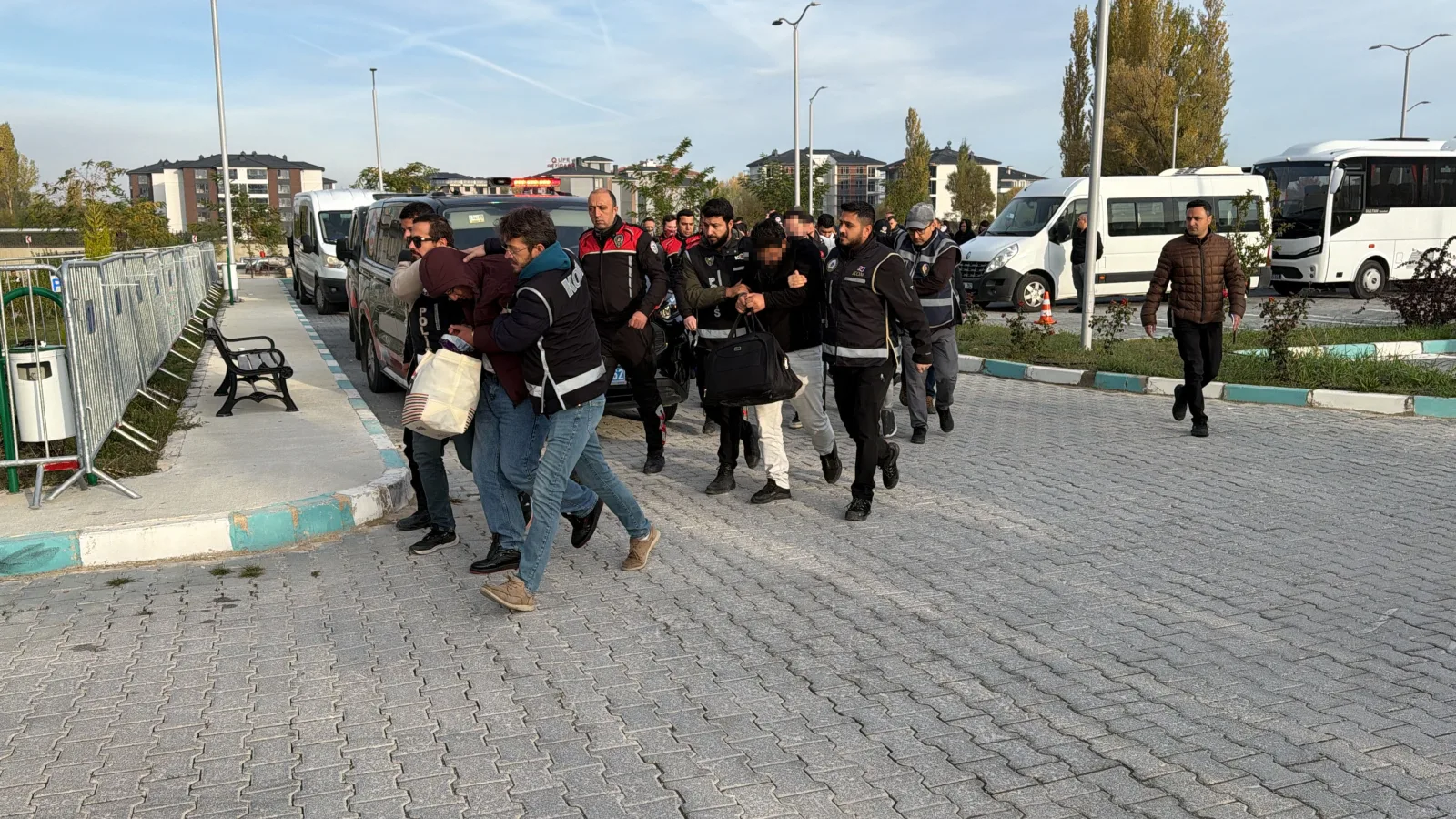Yasa dışı bahis şüphelileri adliyede