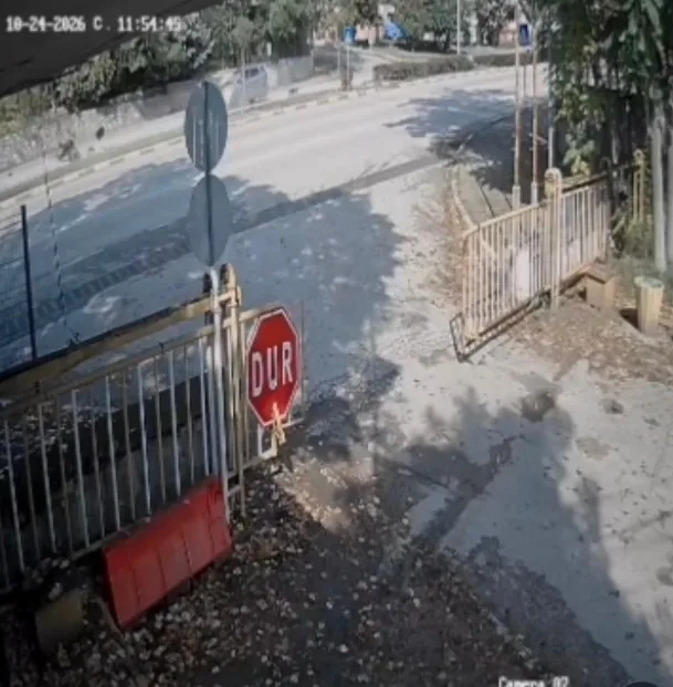 Yaya geçidinde otomobilin çarptığı elektrikli bisikletin sürücüsü öldü