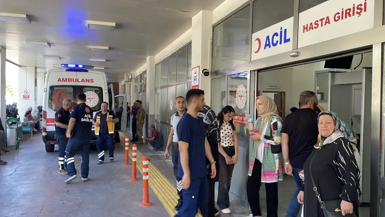 Yemek sonrası rahatsızlanan 30 öğrenci hastaneye kaldırıldı