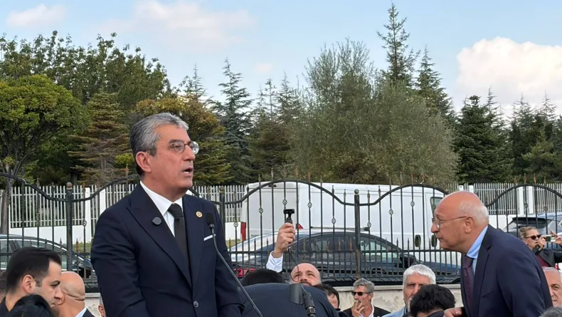 Yeni Parti'den AYM önünde 'erişim engeli düzenlemesi' açıklaması
