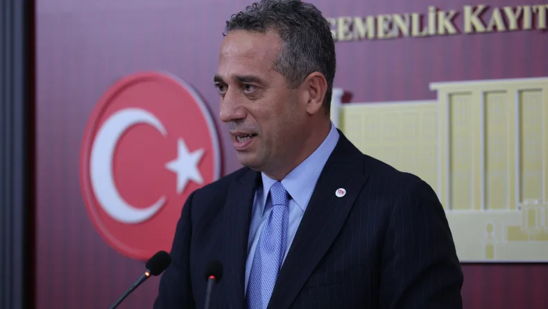 Yeni Partili Başarır: O yüzle İzmir sokaklarında gezemez