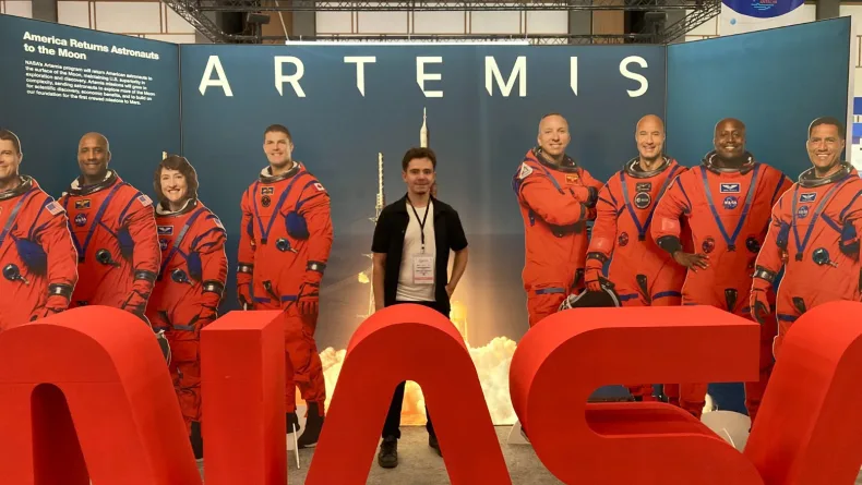 Yüksek lisans öğrencisi Kaan, 'astronomi eğitimi' üzerine araştırmasını, 'Uzay Kongresi'nde sundu