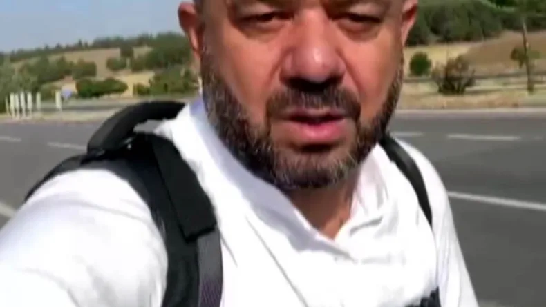 Yürüyerek ve otostop çekerek umreye gidiyor