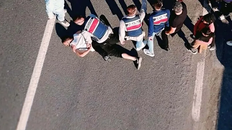 Zeytin işçiliği yapan cezaevi firari, jandarmanın sıkı takibiyle yakalandı