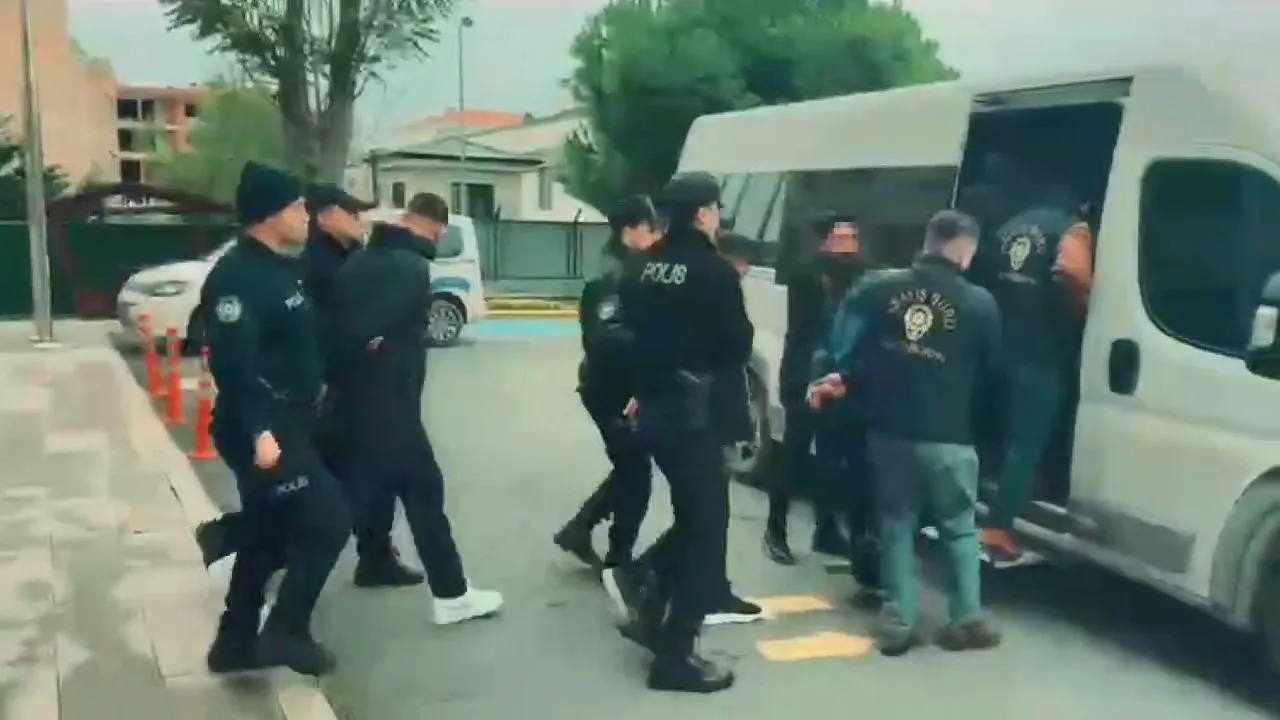 Zeytinburnu’nda 2 yerde silahla ateş eden 6 şüpheli yakalandı