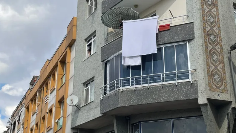 Zeytinburnu’nda temizlik yaparken 5'inci kattan düşen kadın öldü