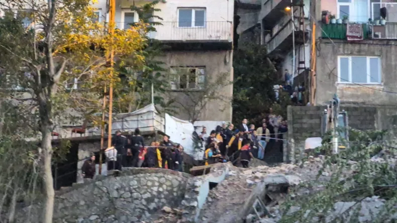 Zonguldak’ta 3 katlı bina çöktü; enkazda kalan 2 kişiden 1’i kurtarıldı