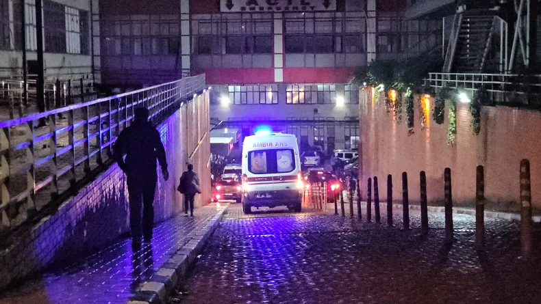 Zonguldak’ta kömür silosuna düşen işçi ağır yaralandı