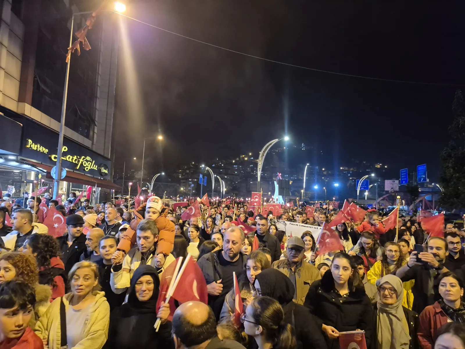 Zonguldak’ta yağmur altında coşkulu cumhuriyet yürüyüşü