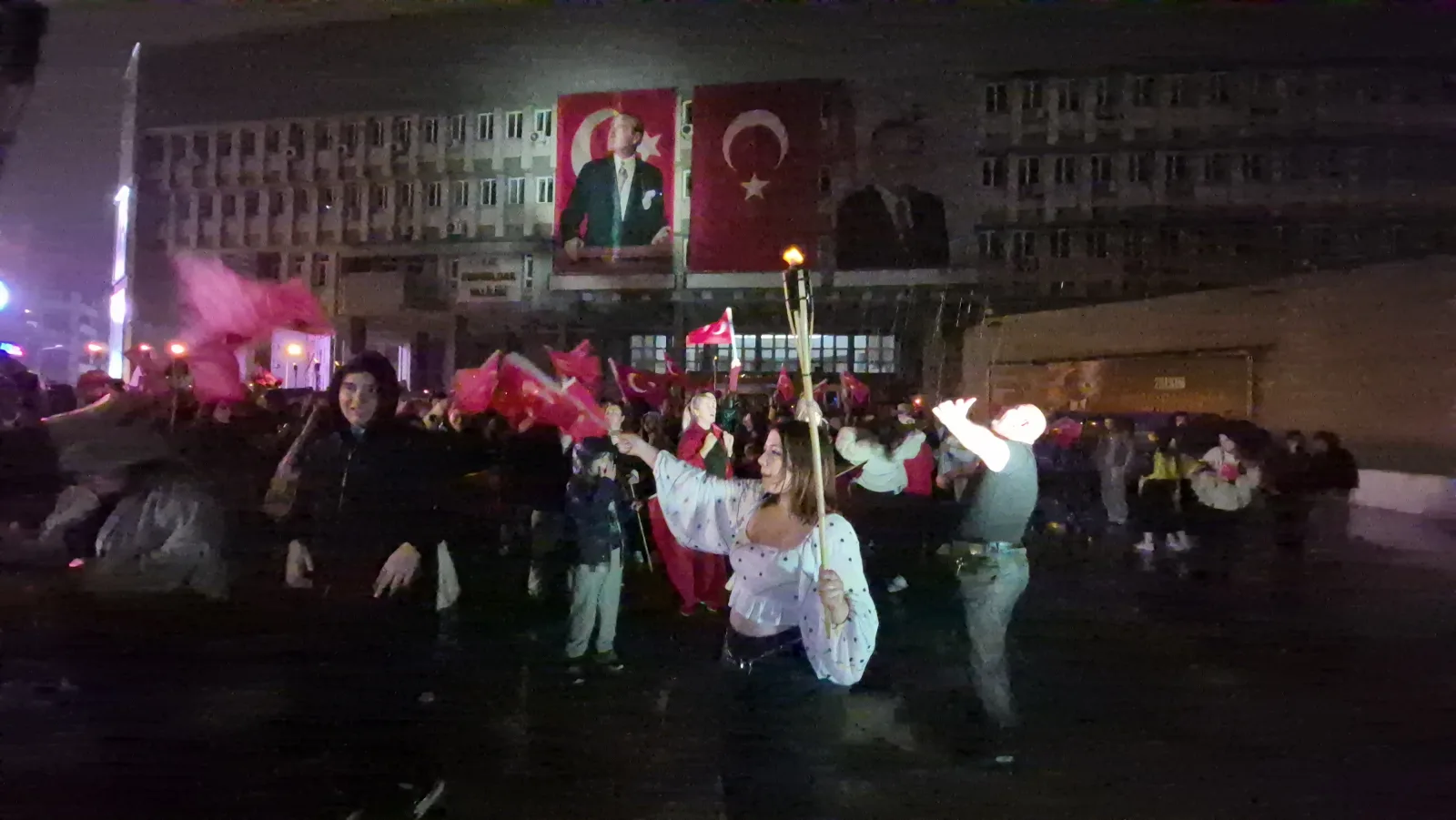 Zonguldak’ta yağmur altında coşkulu cumhuriyet yürüyüşü