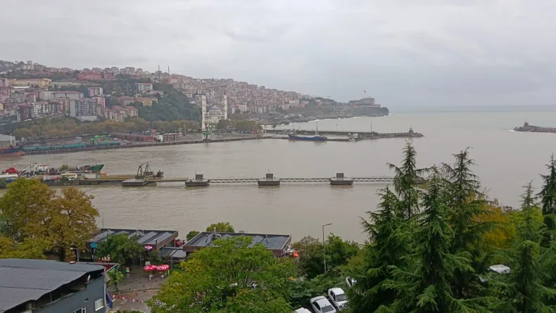 Zonguldak'ta yağmur sonrası denizin rengi değişti