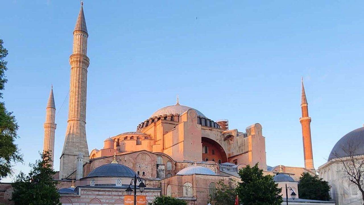 Fethin sembolü Ayasofya Camii’nin ibadete açılmasının 4.yıl dönümü