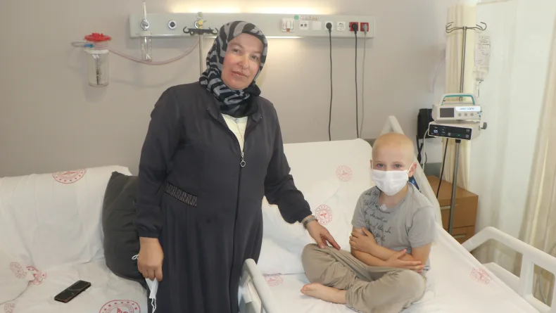 Samsun’da 7 Yaşındaki Harun’un Karnından 20 Santimlik Tümör Çıktı