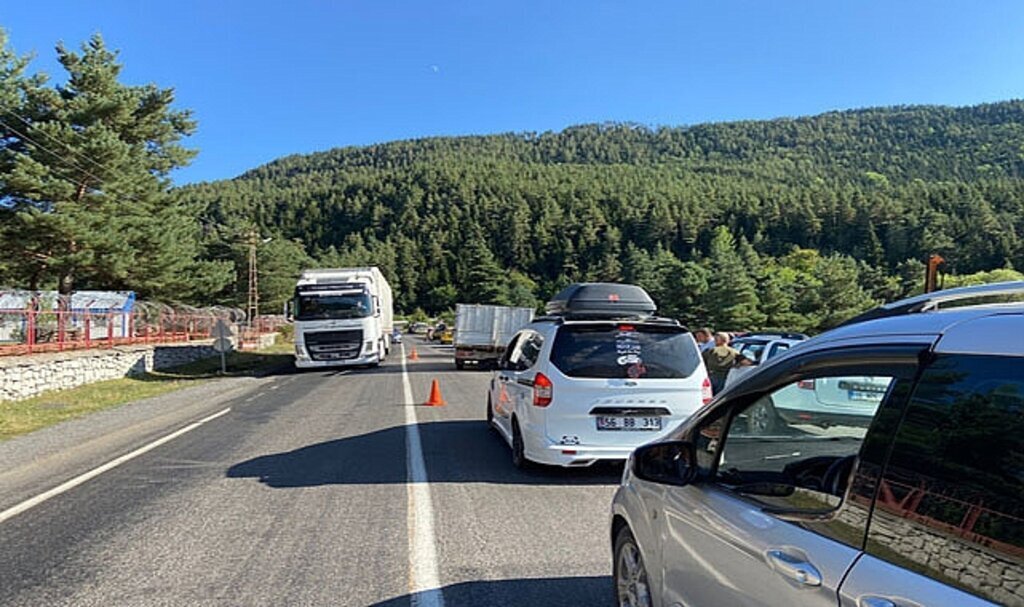 Posof Yolu Geçit Vermiyor