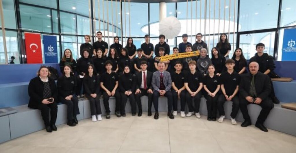 Sanat Kafe, Başkan Büyükakın’ın söyleşisiyle açıldı