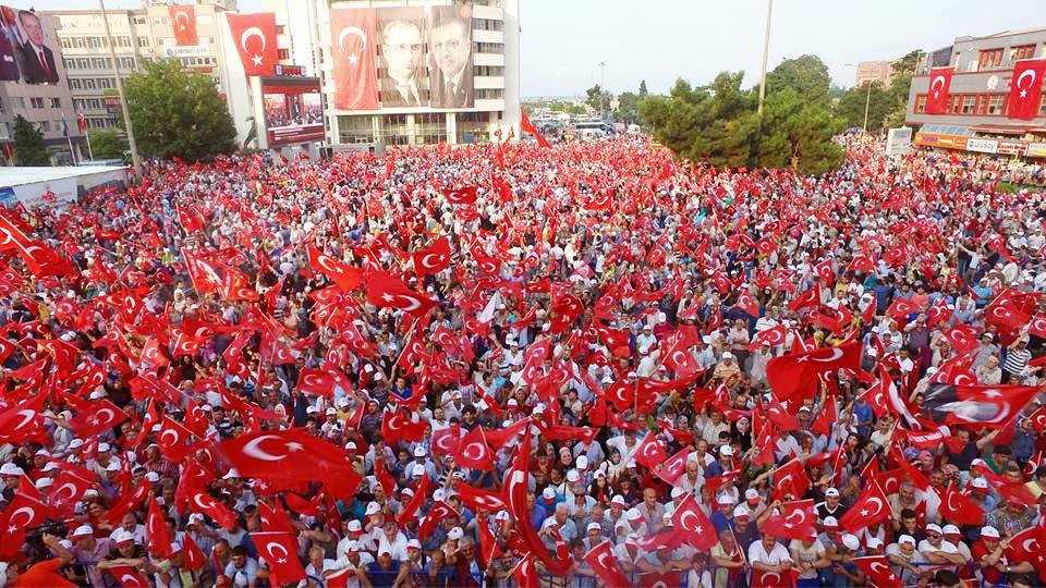 Samsun’da Toplanan Binlerce Vatandaş ”demokrasi nöbeti”ni Sürdürüyor