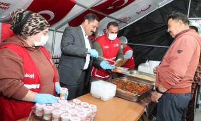 Mustafa Masatlı iftar çadırında yemek dağıttı