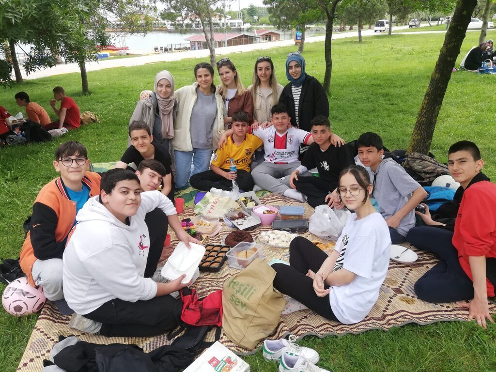 150 ogrenciye motivasyon piknigi