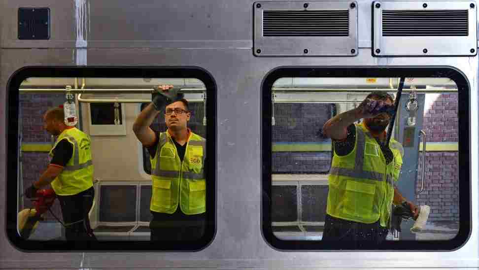 Ankara Büyükşehir Belediyesi’nden metro ve vagon temizliği