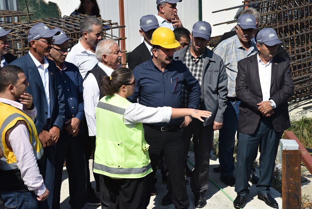 17 ilceden 535 muhtar Buyuksehirin projelerini yerinde gordu