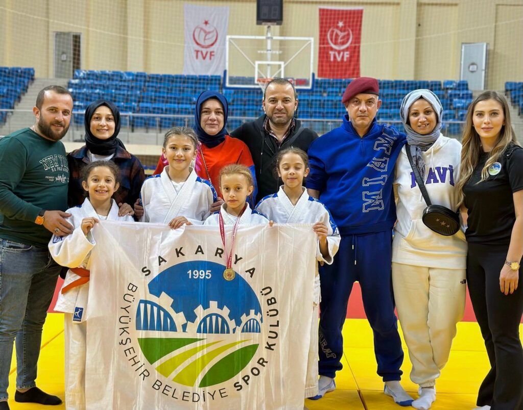 Sakarya Büyükşehir Belediyesi sporcusu minderden şampiyon olarak ayrıldı