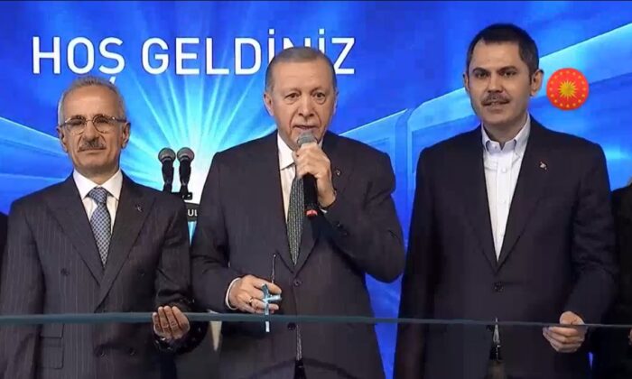 Erdoğan: Birilerinin dizleri titremeye, paçaları tutuşmaya başladı