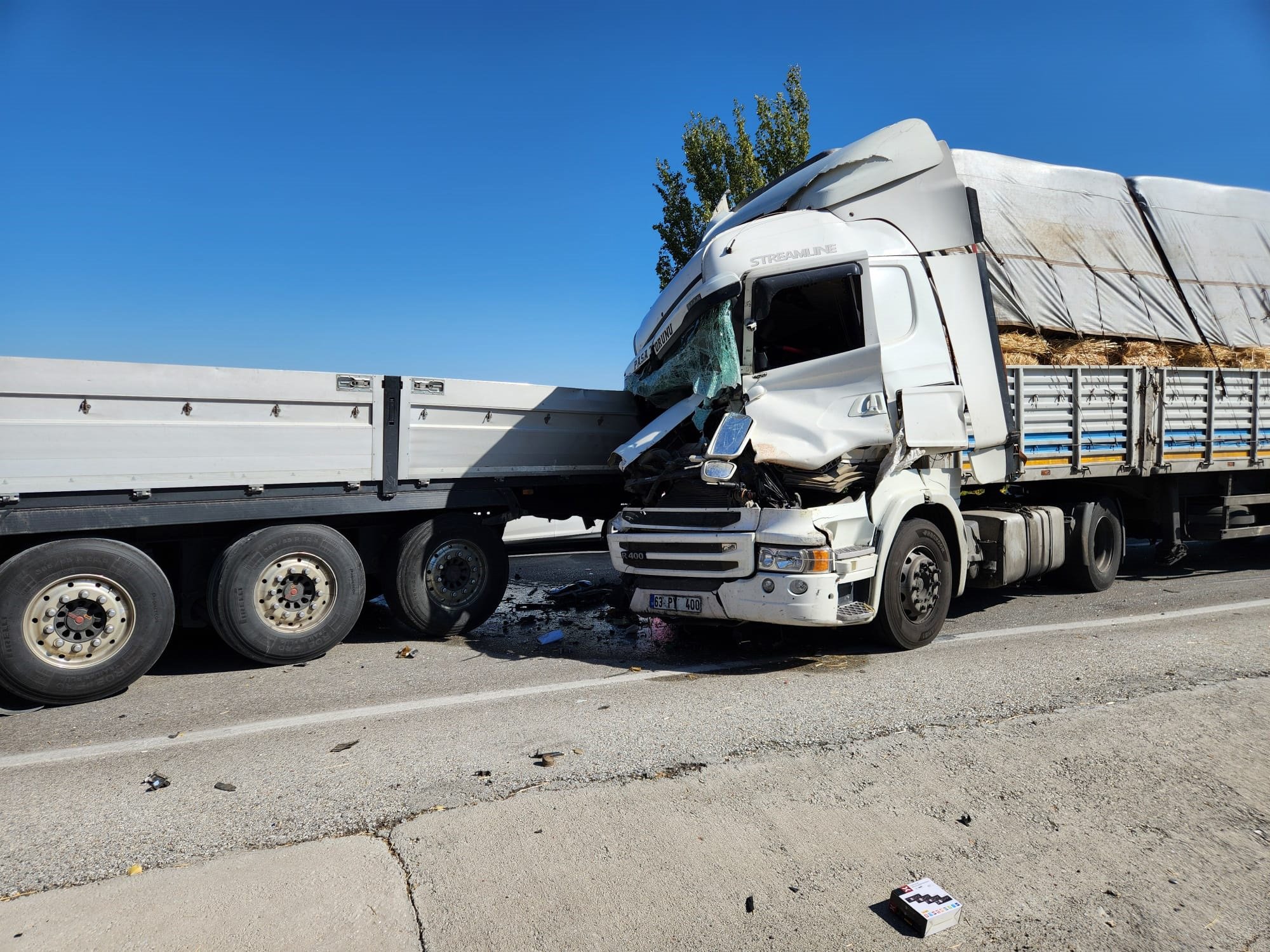 2 TIR çarpıştı; 3'ü ağır, 4 yaralı