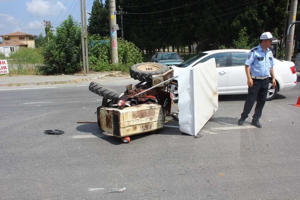 Samsun’da Otomobil ile Traktör Çarpıştı: 2 Yaralı