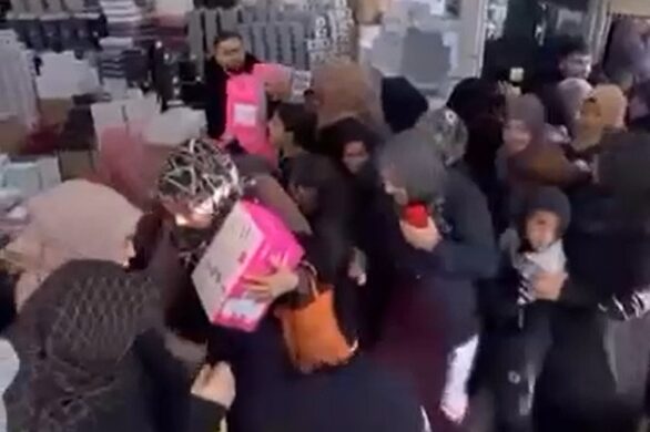 CEYIZ MAGAZASI ACILISINDA IZDIHAM 1076335 319341 e1766491817702