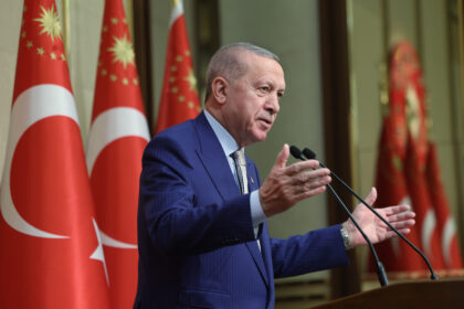 CUMHURBASKANI ERDOGAN BATILILAR KARSISI 1079889 320493