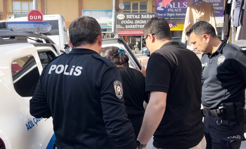 ESKI KOMSUSUNU SILAHLA YARALAYAN KADIN 1078338 320014