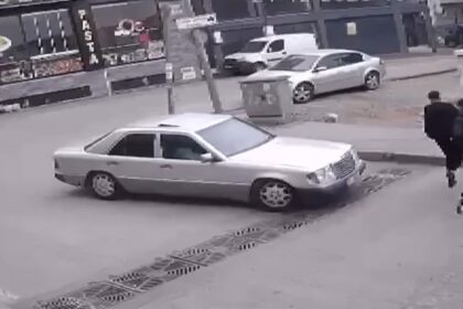 HUSUMETLILERININ UZERINE OTOMOBIL SURUP 1079903 320473