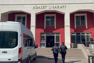 MANISADA ESINI OLDURUP AGRIDA YAKALAN 1075939 319244